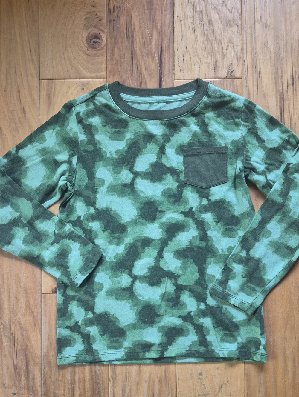 Epic Threads Green Camo Long Sleeve Pocket Tee